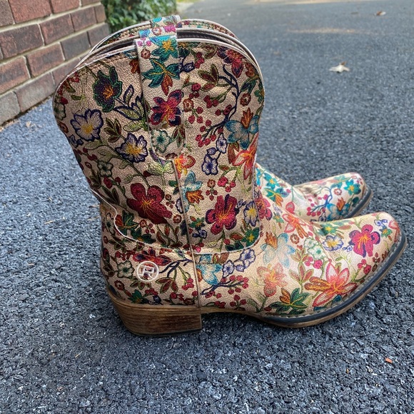 Women’s Roper Ingrid Floral Western Boot - Picture 4 of 14